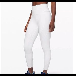 While lululemon leggings 🤍